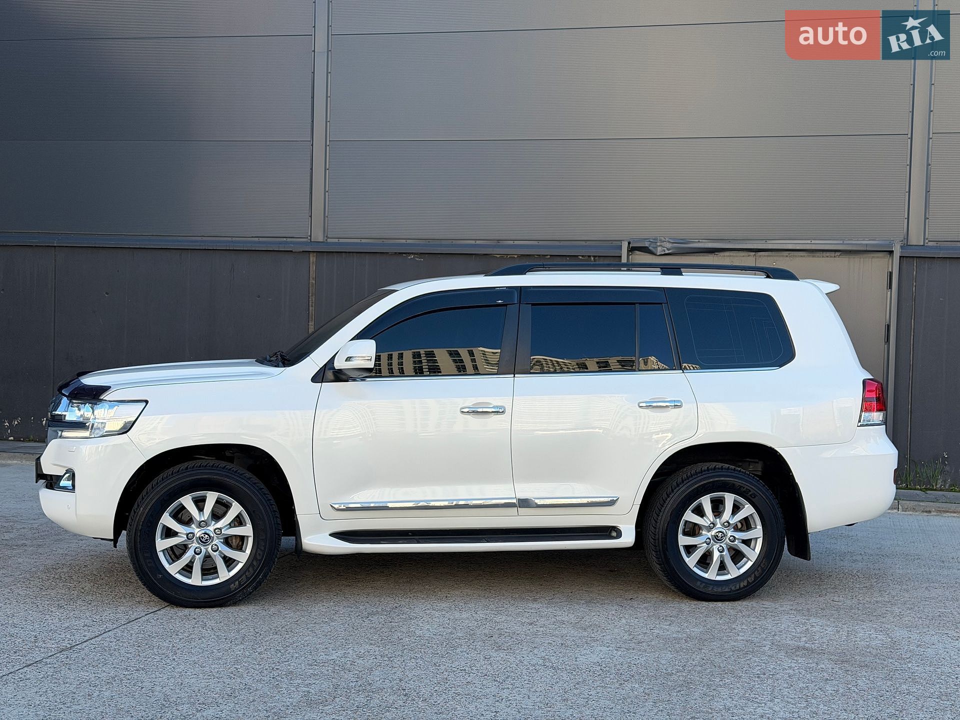Toyota Land Cruiser 2018 VIN JTMCV05J004250430 фото оголошення 6 з 64