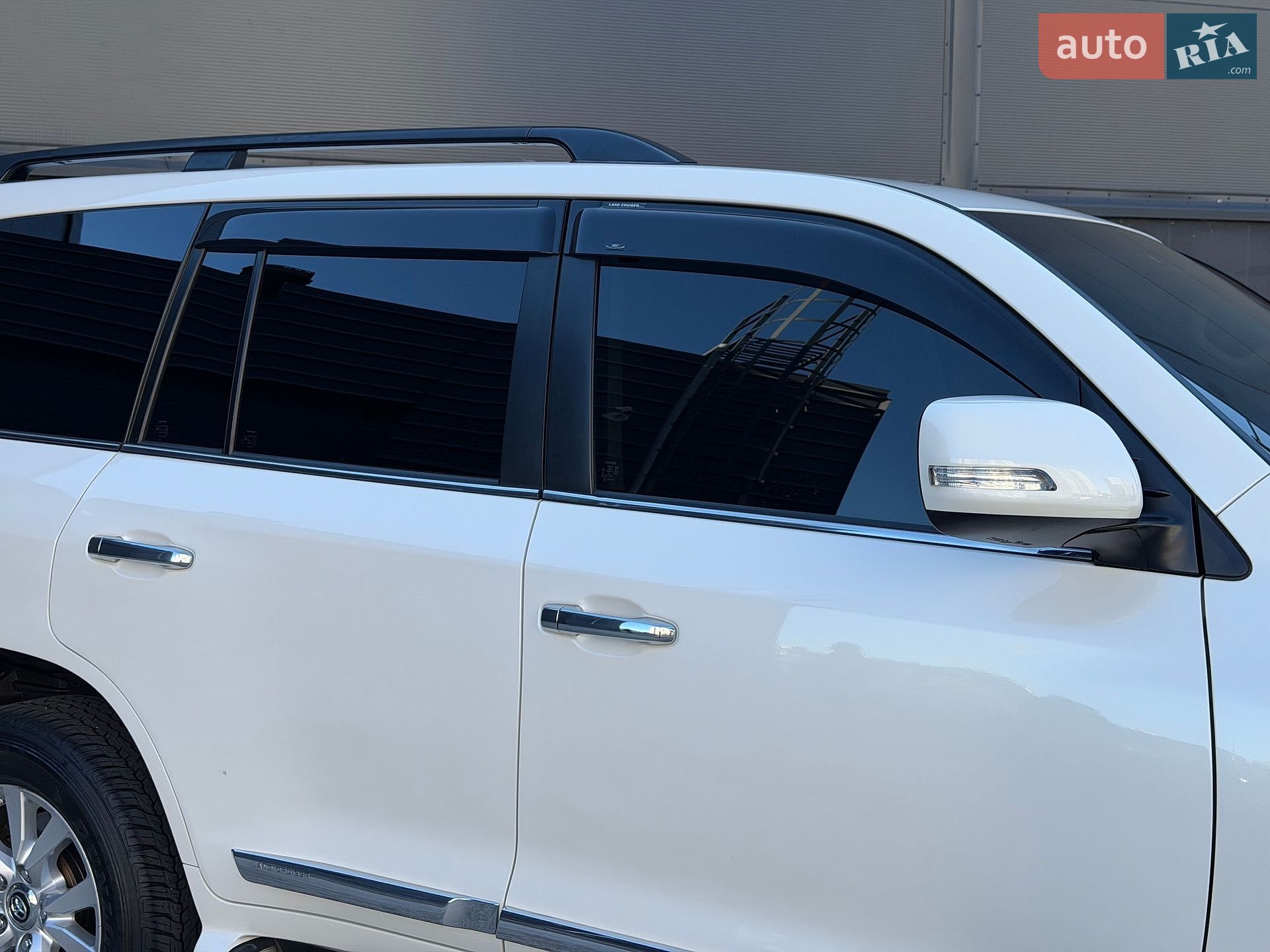 Toyota Land Cruiser 2018 VIN JTMCV05J004250430 фото оголошення 20 з 64