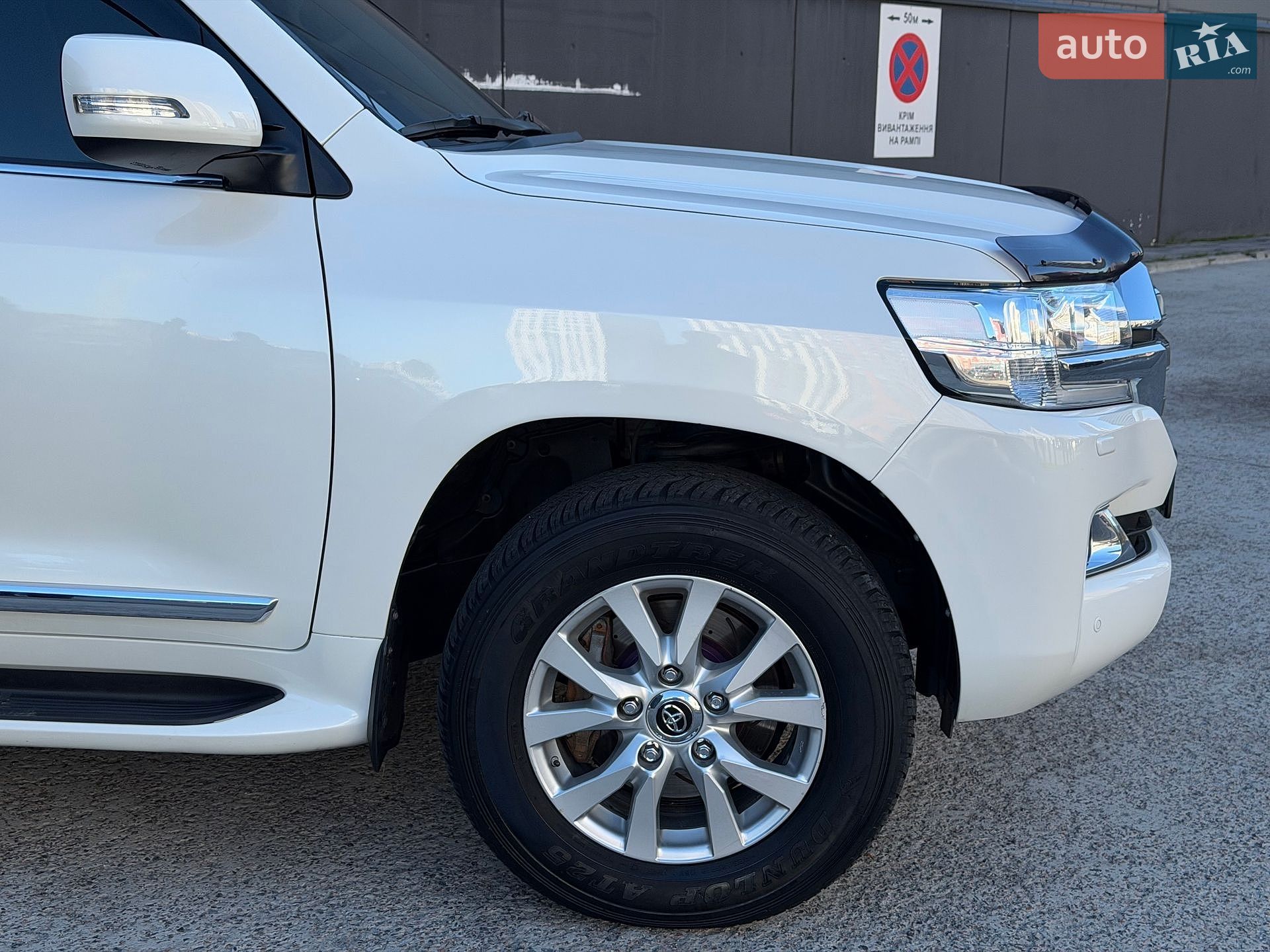 Toyota Land Cruiser 2018 VIN JTMCV05J004250430 фото оголошення 19 з 64
