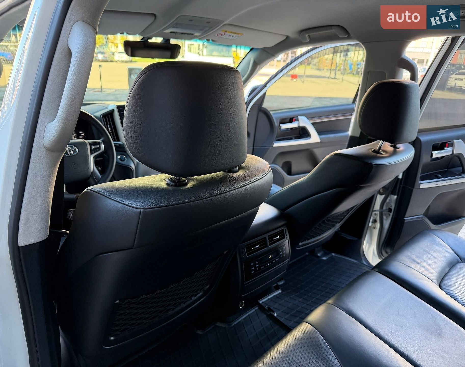 Toyota Land Cruiser 2018 VIN JTMCV05J004250430 фото оголошення 37 з 64