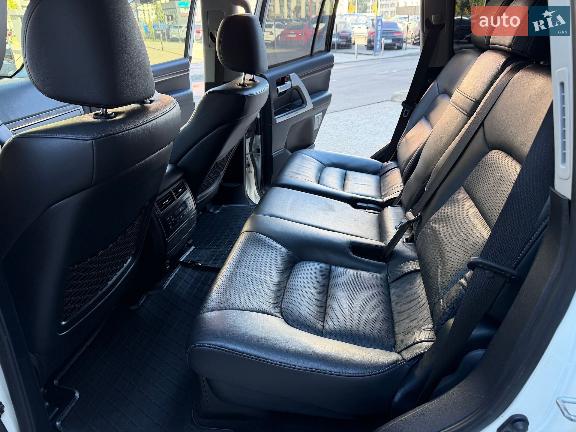 Toyota Land Cruiser 2018 VIN JTMCV05J004250430 фото оголошення 35 з 64