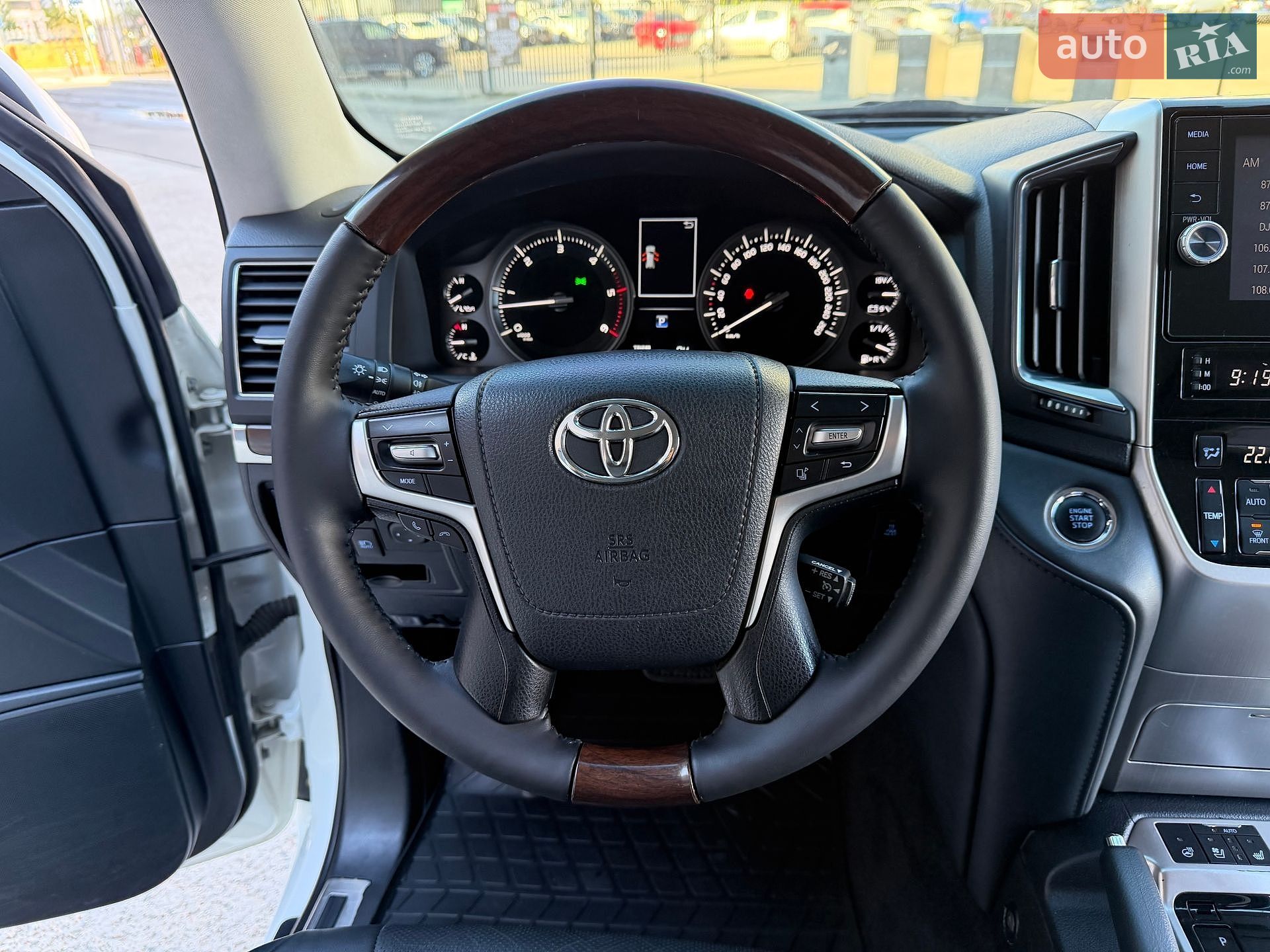 Toyota Land Cruiser 2018 VIN JTMCV05J004250430 фото оголошення 40 з 64