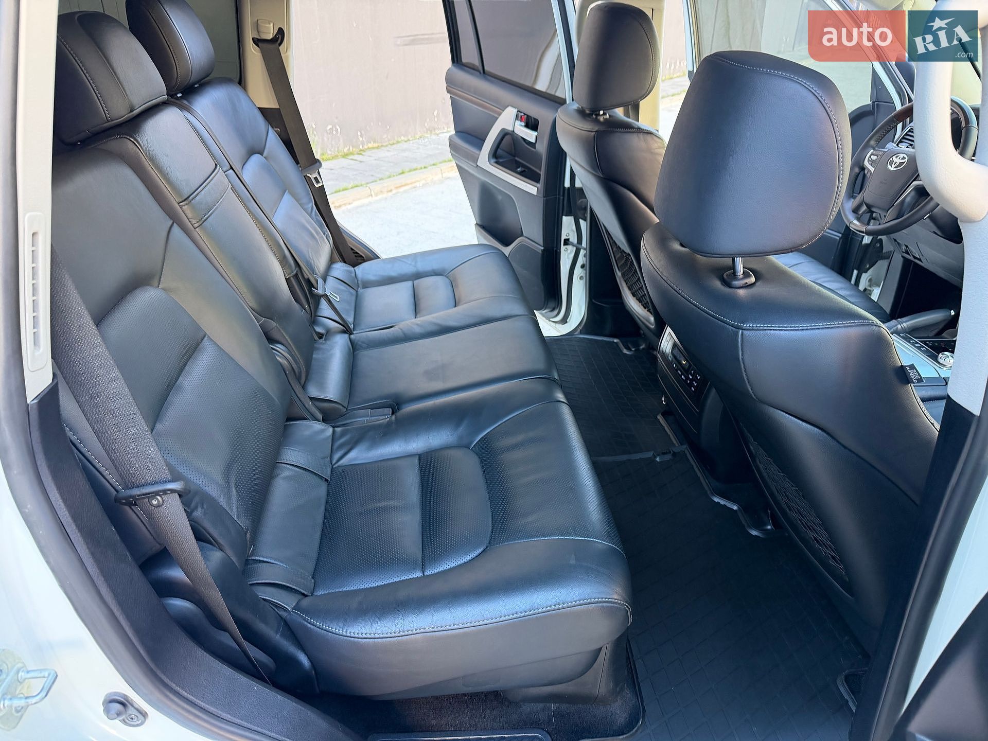 Toyota Land Cruiser 2018 VIN JTMCV05J004250430 фото оголошення 45 з 64