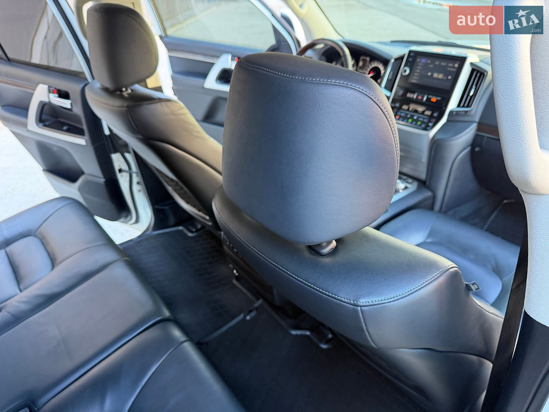 Toyota Land Cruiser 2018 VIN JTMCV05J004250430 фото оголошення 47 з 64