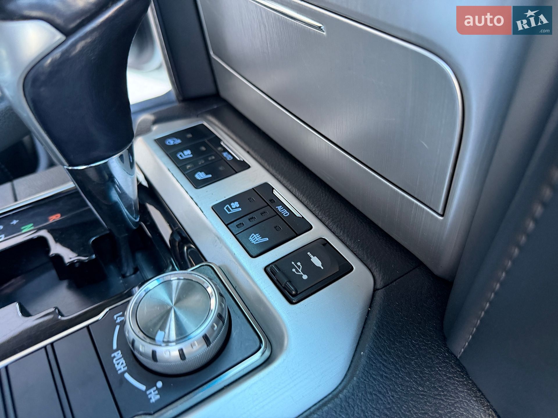 Toyota Land Cruiser 2018 VIN JTMCV05J004250430 фото оголошення 49 з 64