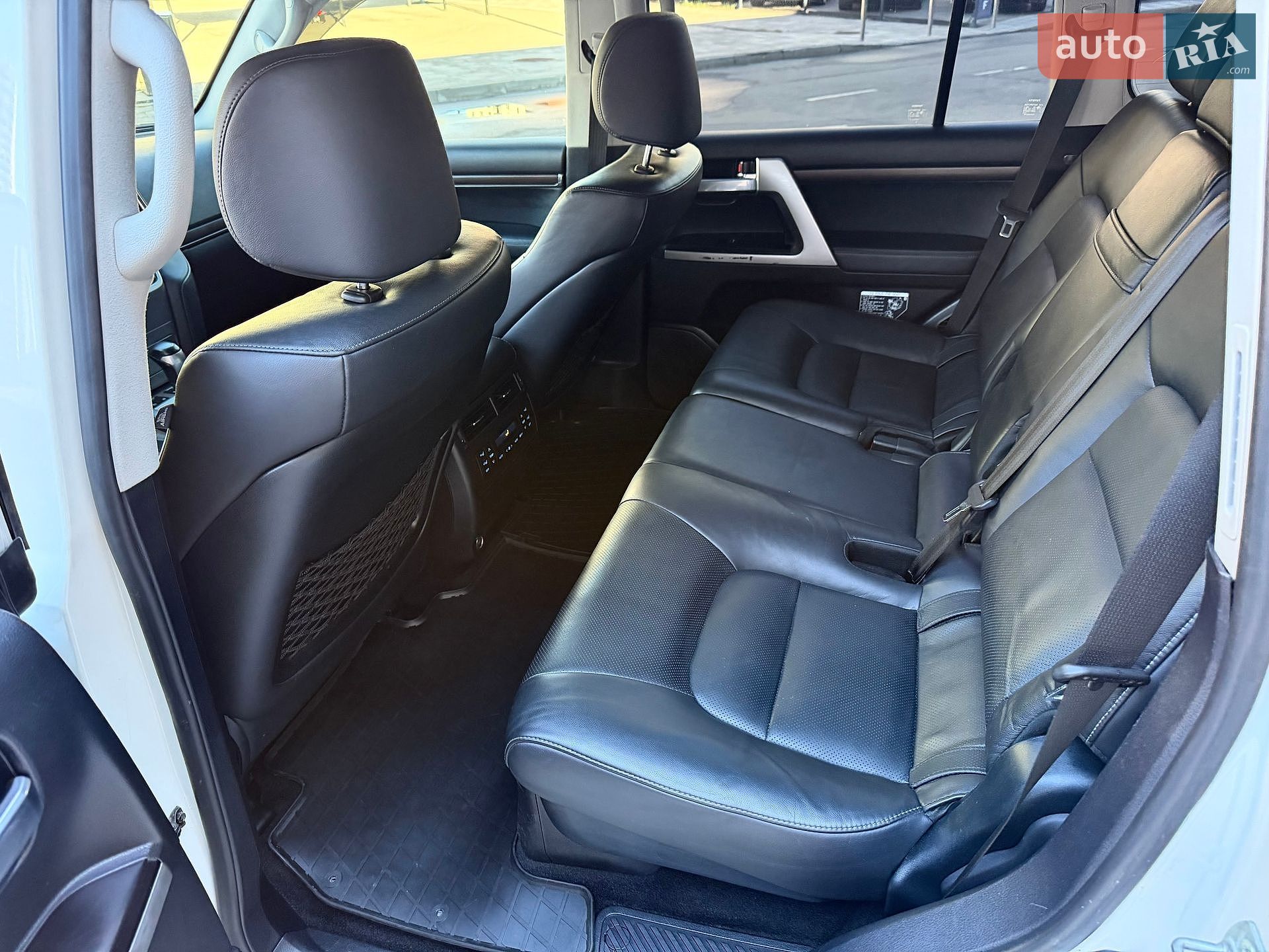 Toyota Land Cruiser 2018 VIN JTMCV05J004250430 фото оголошення 51 з 64