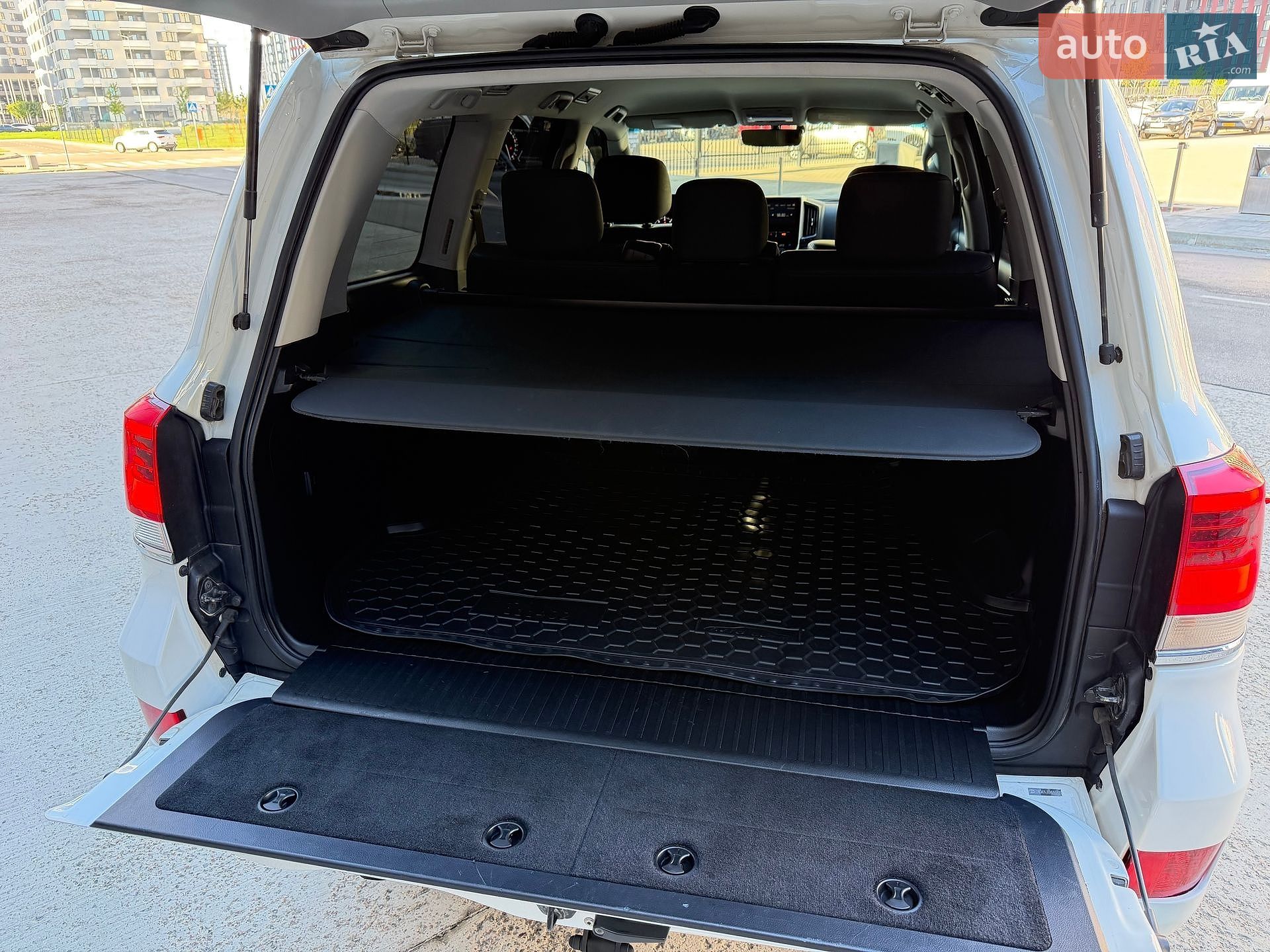 Toyota Land Cruiser 2018 VIN JTMCV05J004250430 фото оголошення 53 з 64