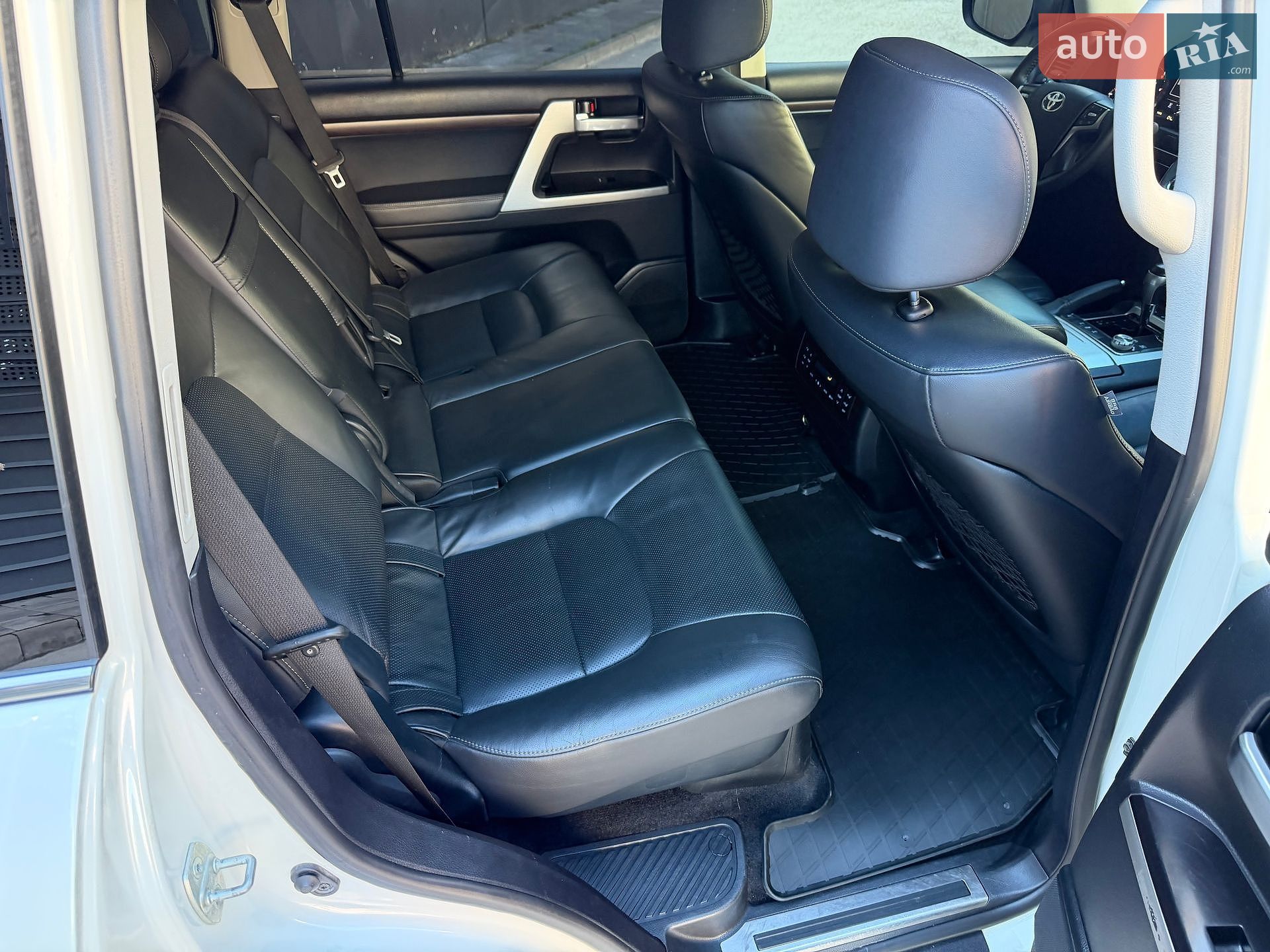 Toyota Land Cruiser 2018 VIN JTMCV05J004250430 фото оголошення 57 з 64