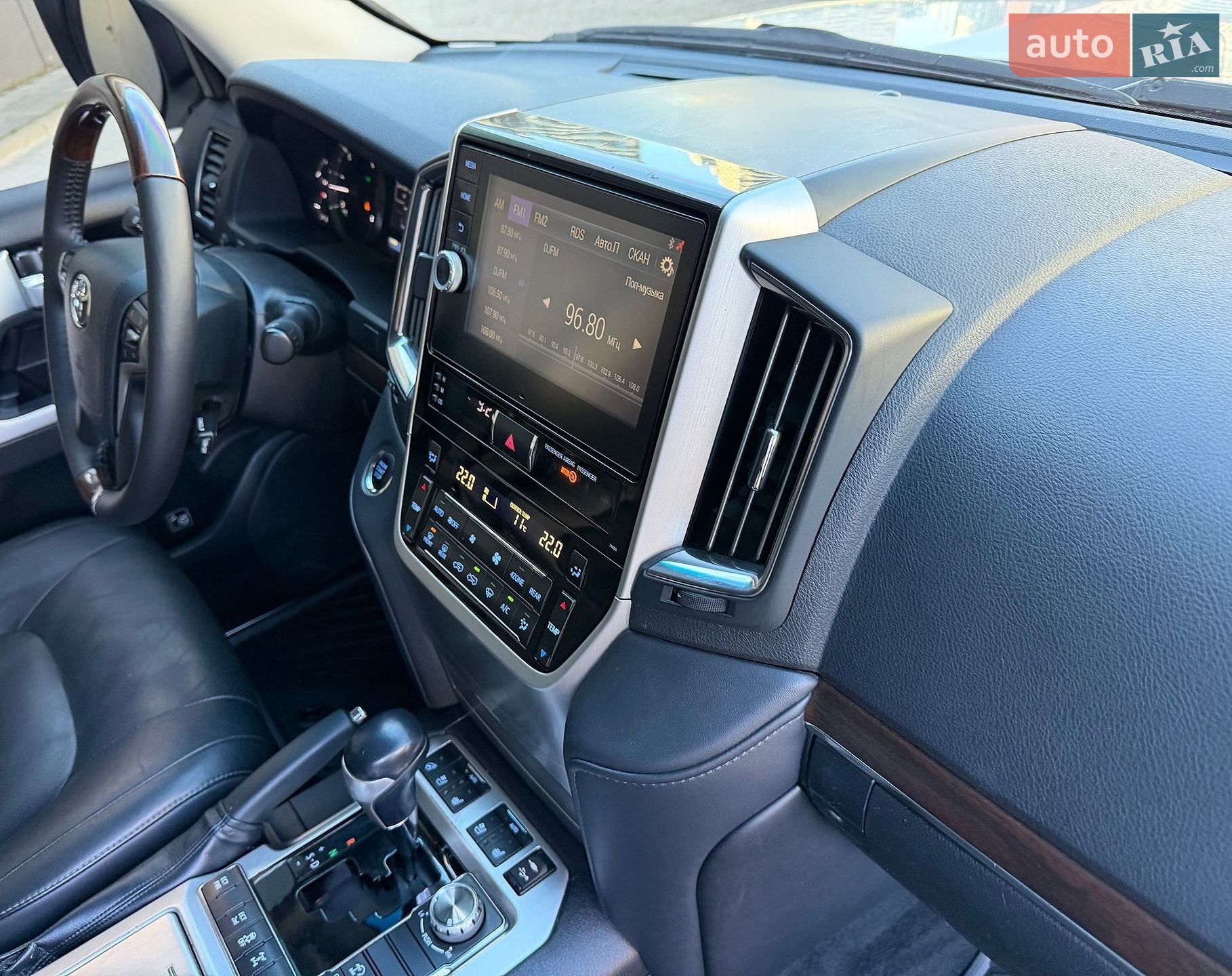 Toyota Land Cruiser 2018 VIN JTMCV05J004250430 фото оголошення 60 з 64
