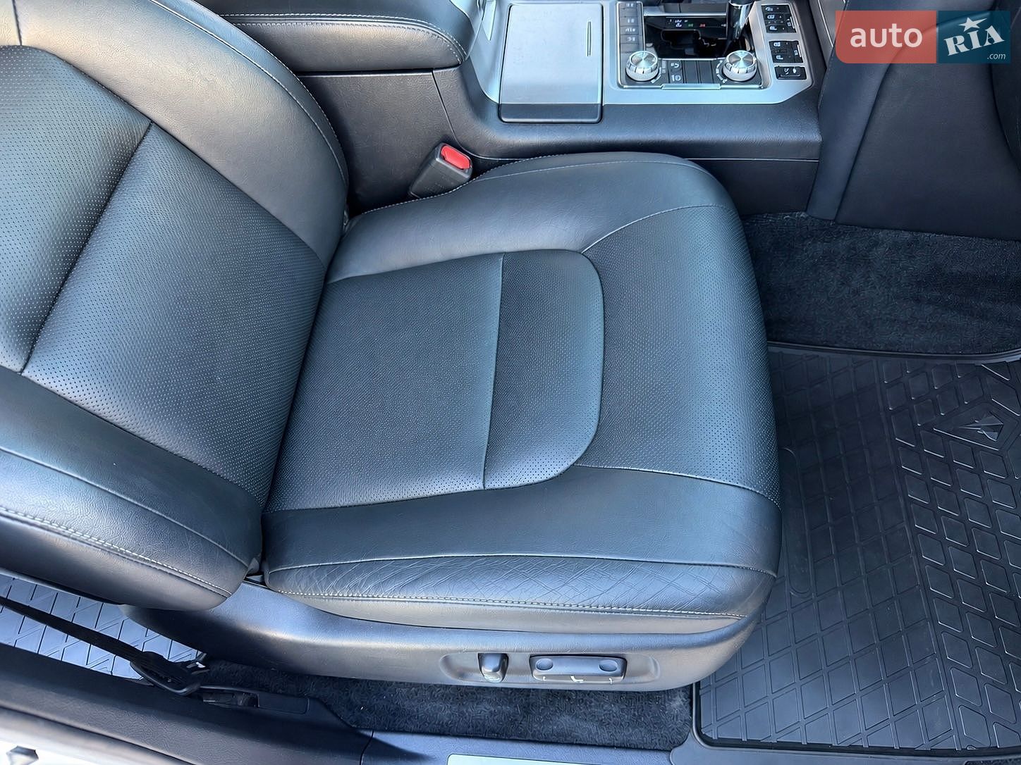 Toyota Land Cruiser 2018 VIN JTMCV05J004250430 фото оголошення 61 з 64