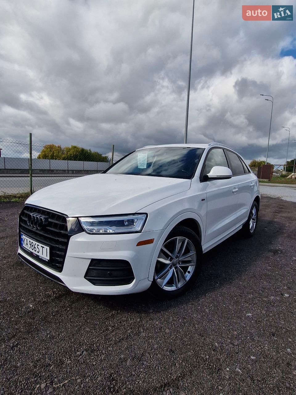 Audi Q3 2017 VIN WA1BCCFS3HR016625 фото оголошення 2 з 17