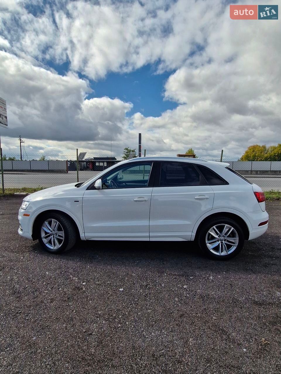 Audi Q3 2017 VIN WA1BCCFS3HR016625 фото оголошення 9 з 17