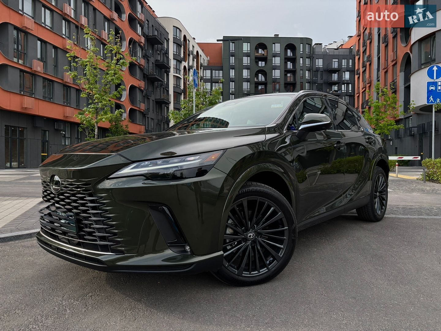Lexus RX 2024 VIN 2T2BAMBA4RC043225 фото оголошення 2 з 69