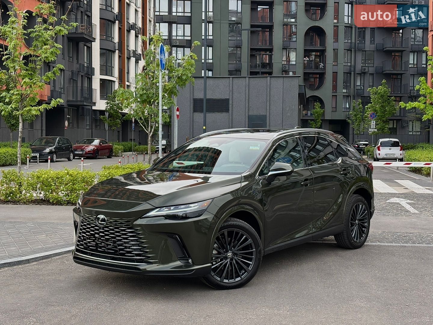 Lexus RX 2024 VIN 2T2BAMBA4RC043225 фото оголошення 3 з 69