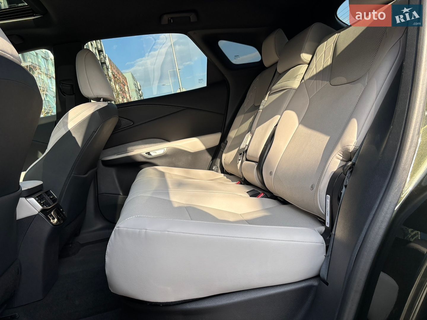 Lexus RX 2024 VIN 2T2BAMBA4RC043225 фото оголошення 35 з 69