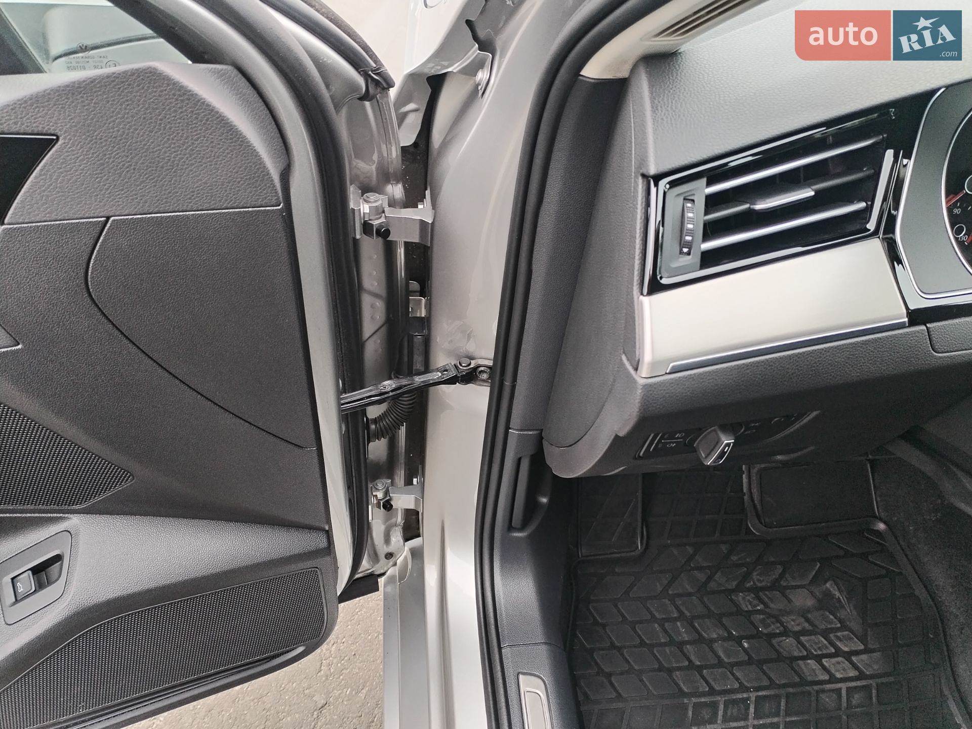 Volkswagen Passat 2017 VIN WVWZZZ3CZHE146051 фото оголошення 18 з 94