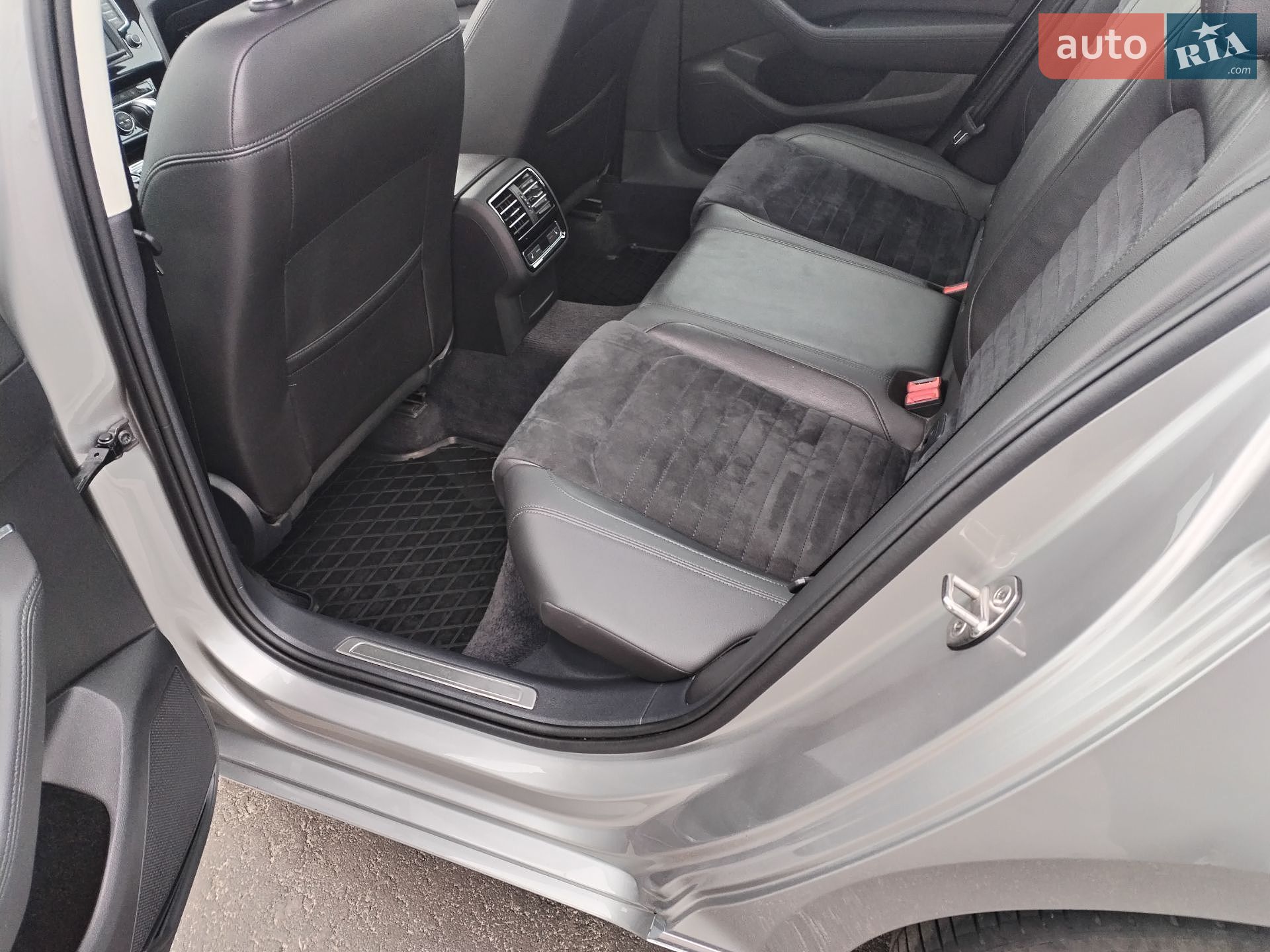 Volkswagen Passat 2017 VIN WVWZZZ3CZHE146051 фото оголошення 25 з 94