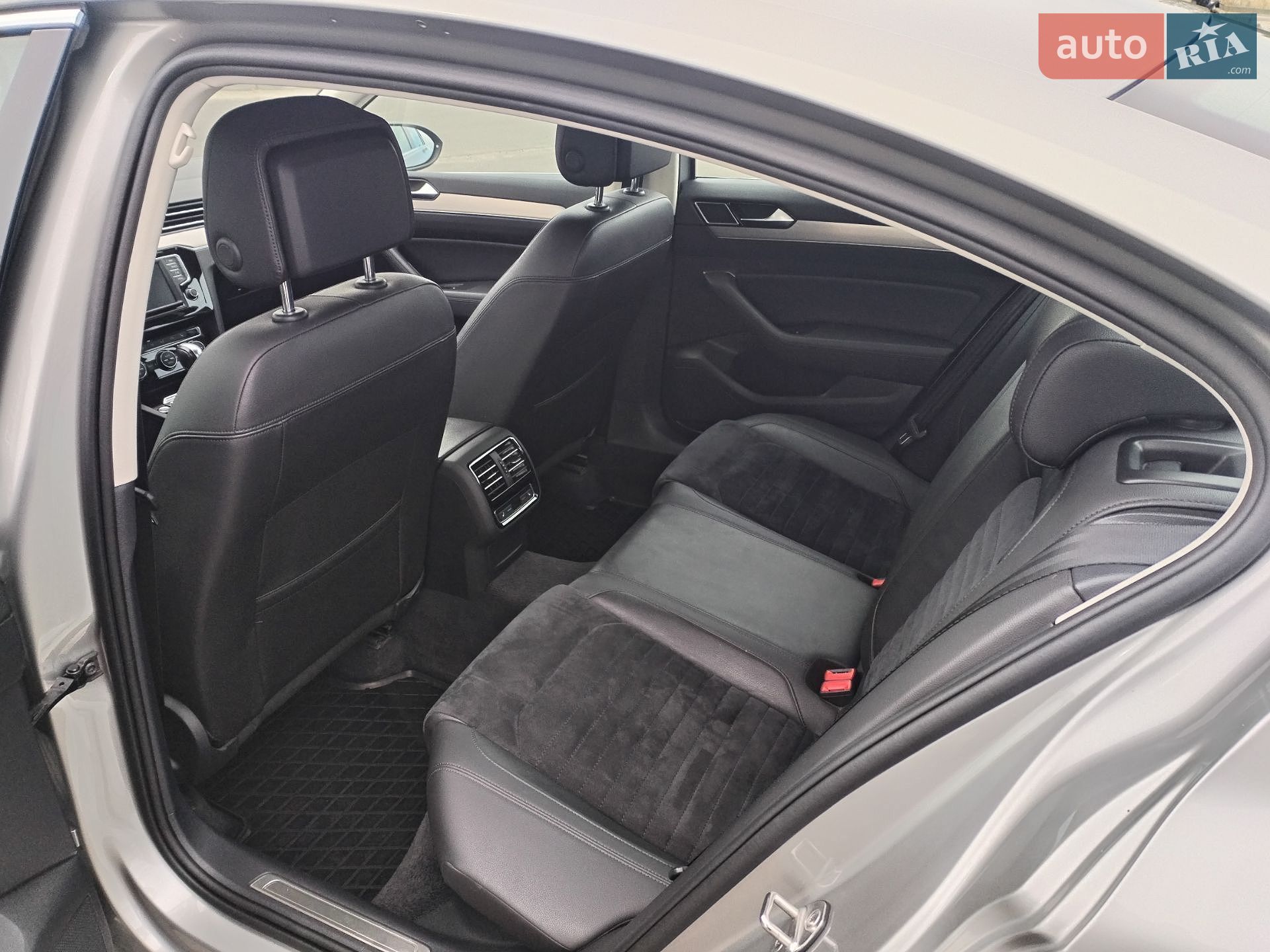 Volkswagen Passat 2017 VIN WVWZZZ3CZHE146051 фото оголошення 24 з 94