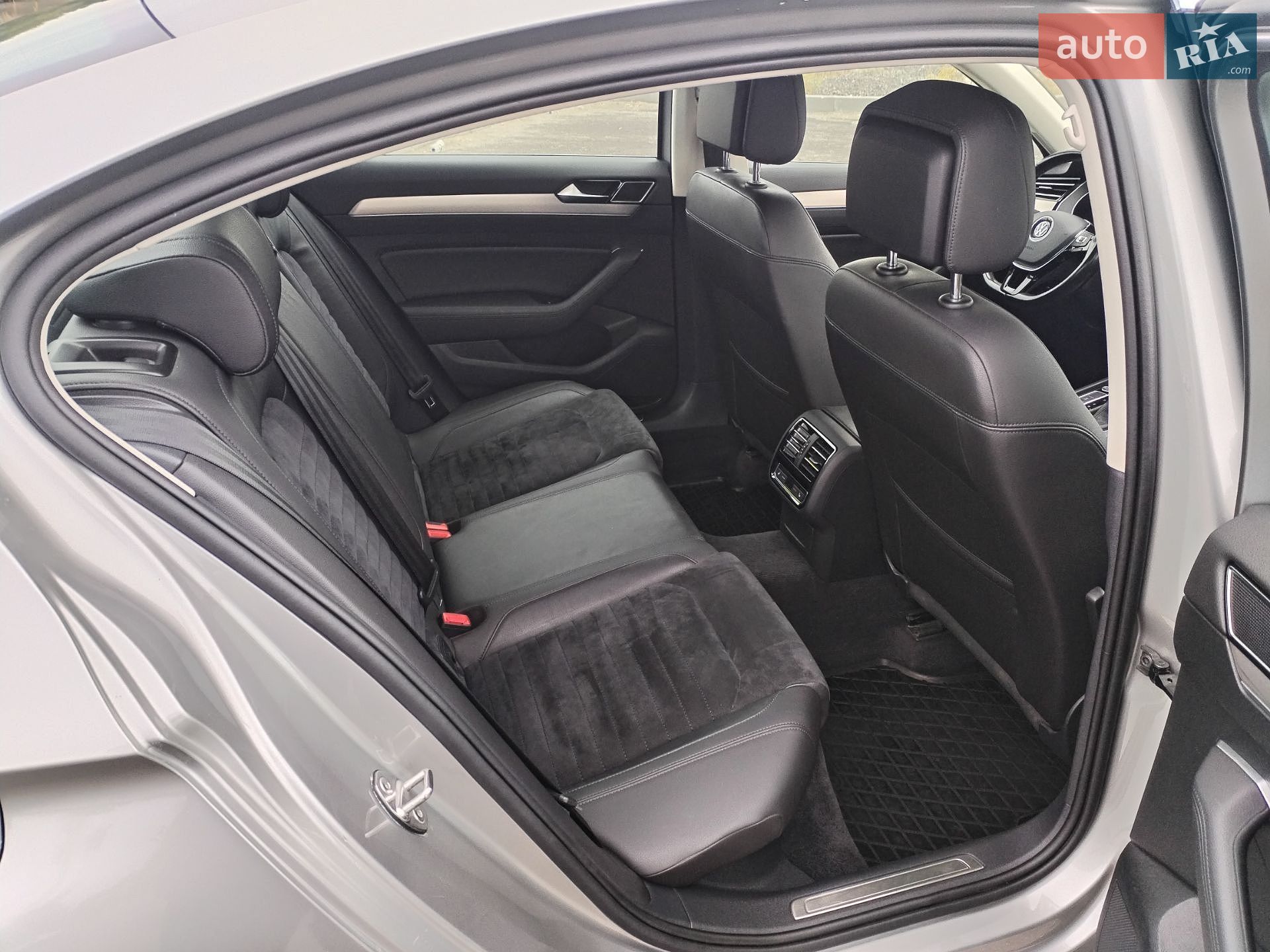 Volkswagen Passat 2017 VIN WVWZZZ3CZHE146051 фото оголошення 31 з 94