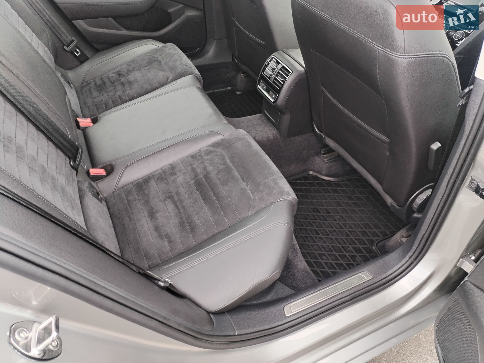 Volkswagen Passat 2017 VIN WVWZZZ3CZHE146051 фото оголошення 32 з 94