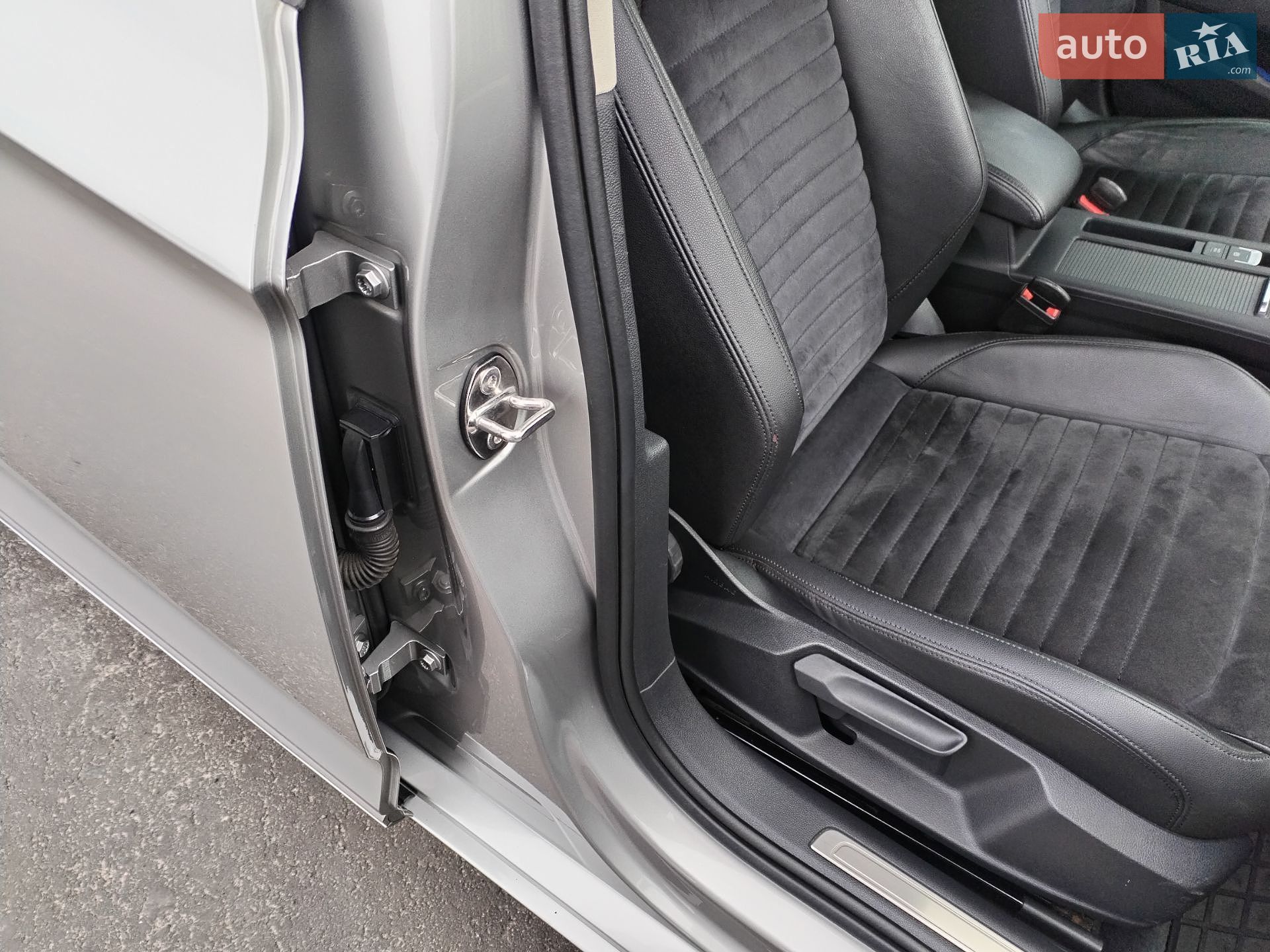 Volkswagen Passat 2017 VIN WVWZZZ3CZHE146051 фото оголошення 38 з 94