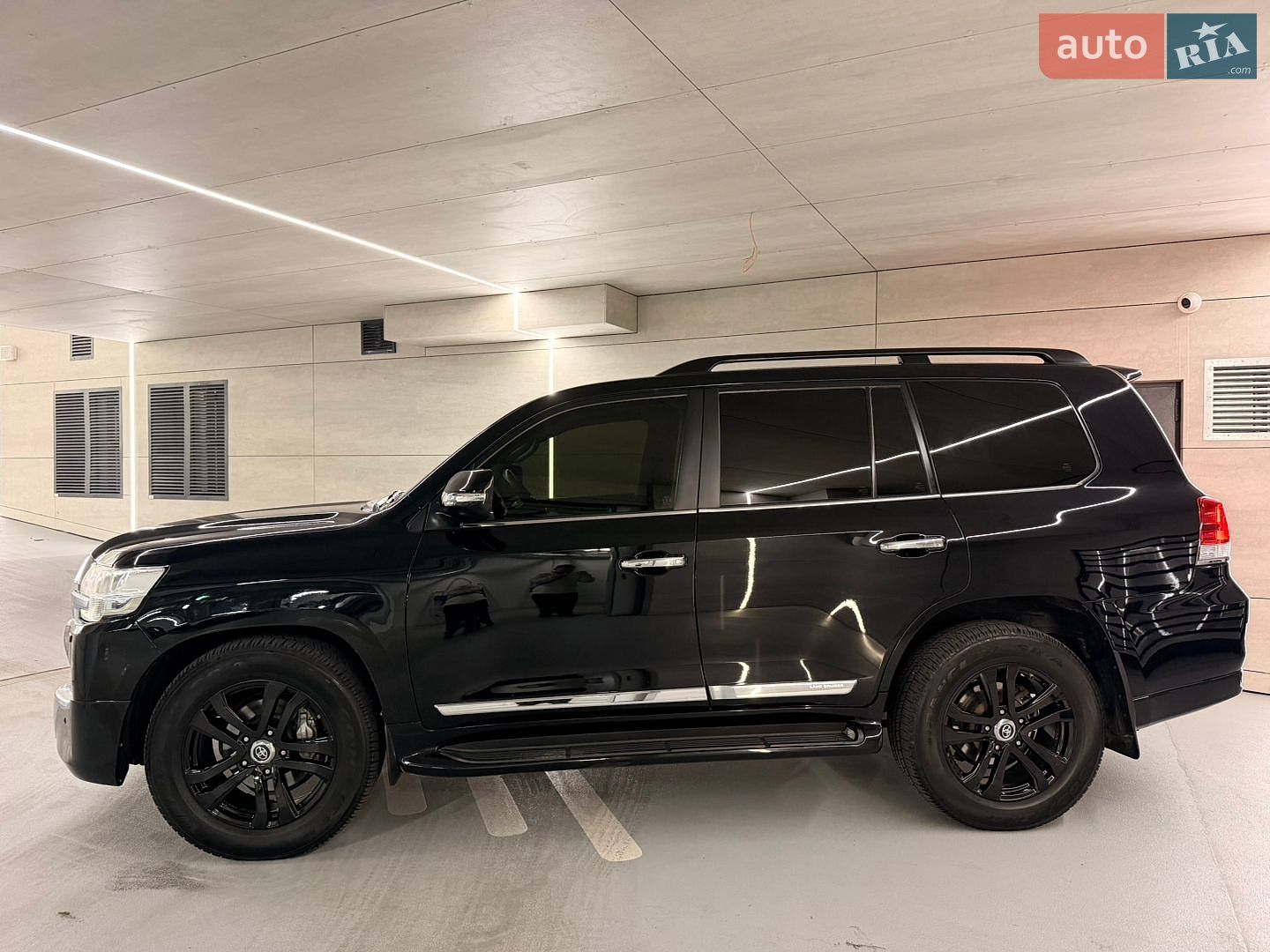 Toyota Land Cruiser 2020 VIN JTMCX05J604204112 фото оголошення 3 з 30