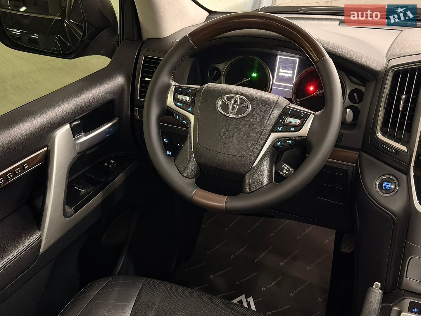 Toyota Land Cruiser 2020 VIN JTMCX05J604204112 фото оголошення 12 з 30