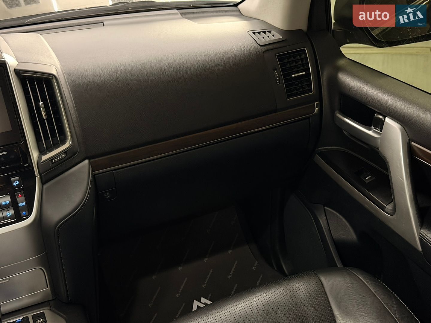 Toyota Land Cruiser 2020 VIN JTMCX05J604204112 фото оголошення 14 з 30