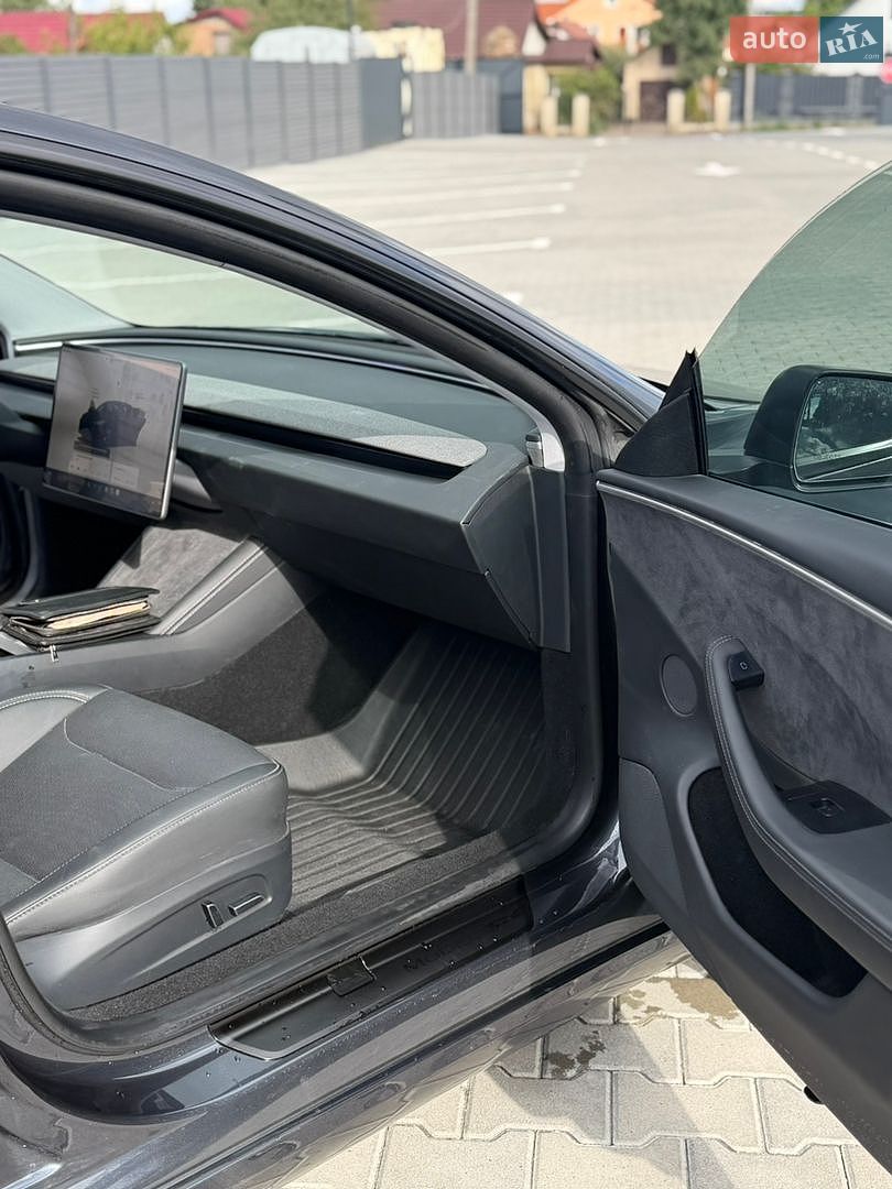 Tesla Model 3 2024 VIN LRW3E7EB1RC200458 фото оголошення 11 з 21