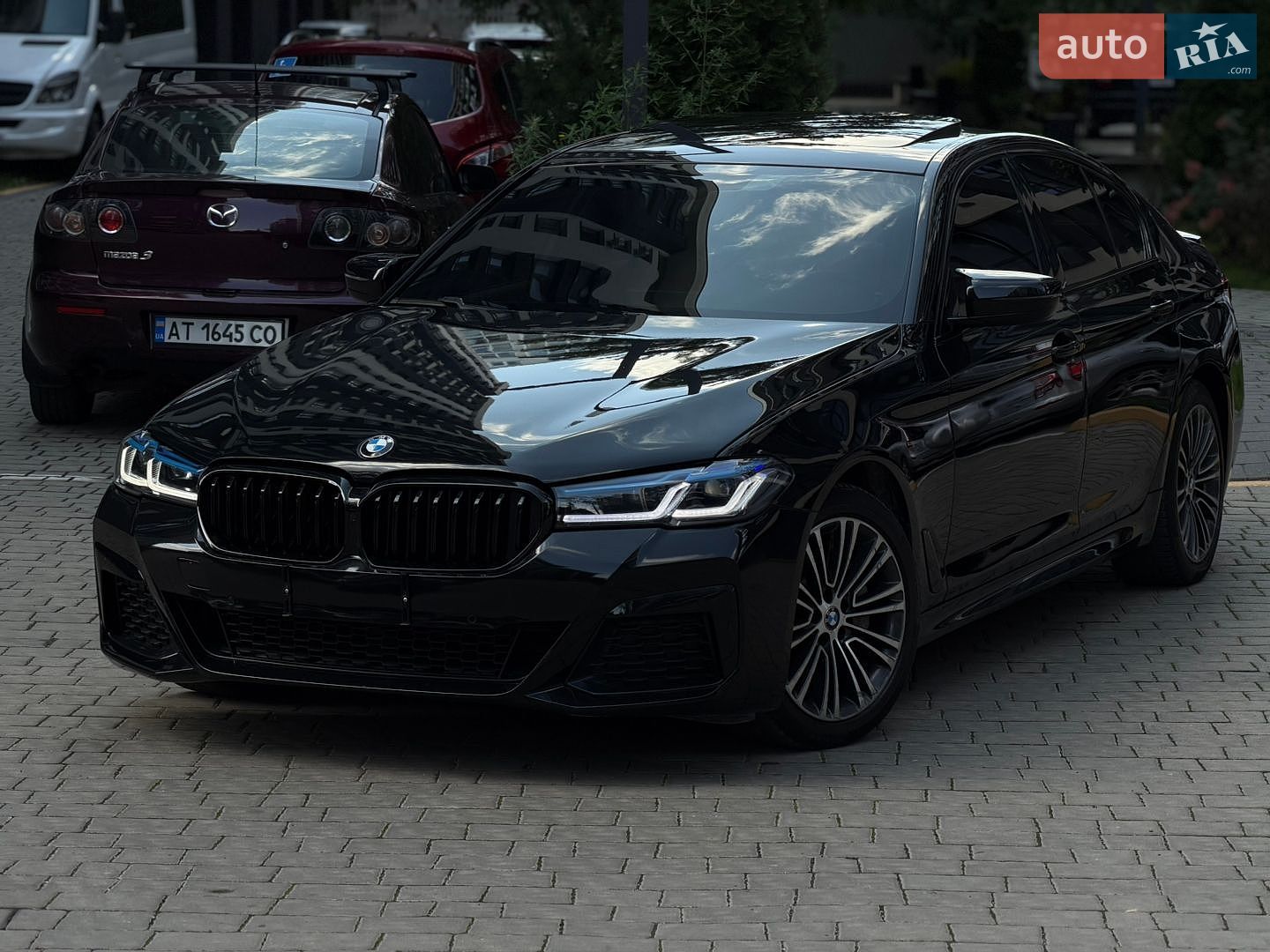 BMW 5 Series 2017 VIN WBAJA7C38HG905392 фото оголошення 3 з 101