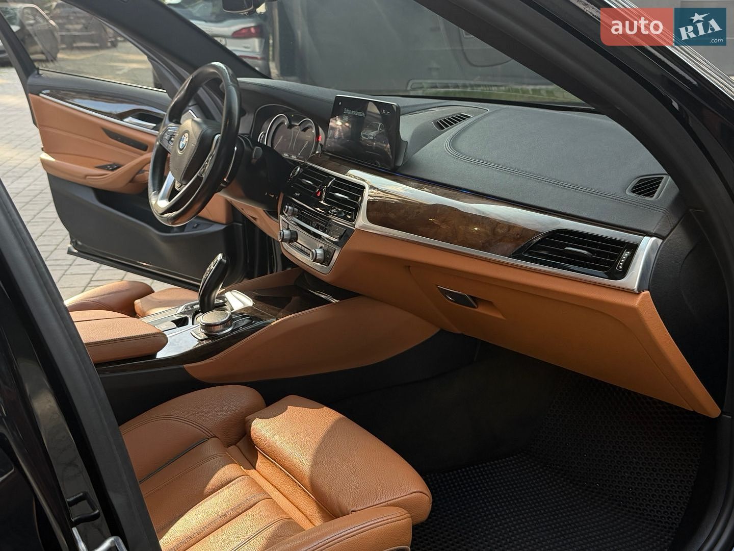 BMW 5 Series 2017 VIN WBAJA7C38HG905392 фото оголошення 100 з 101
