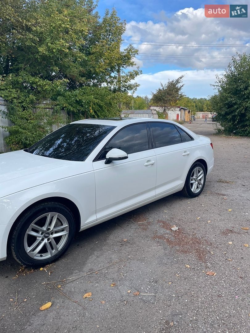 Audi A4 2016 VIN WAUGNAF43HN008671 фото оголошення 3 з 12