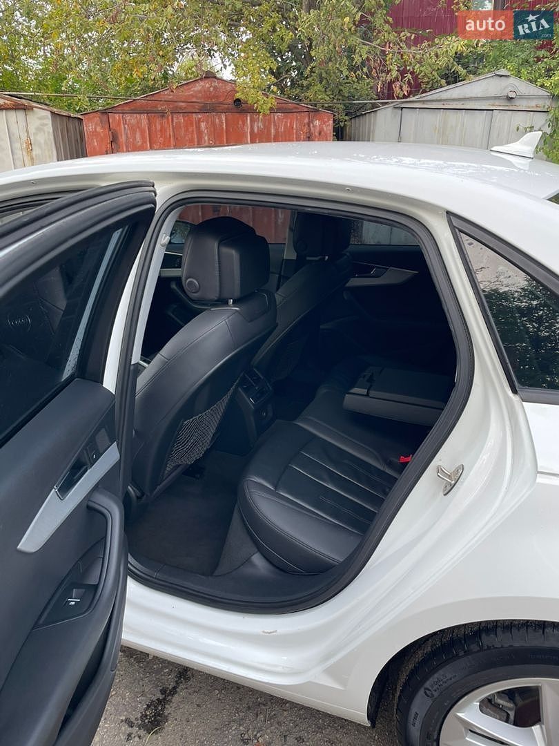 Audi A4 2016 VIN WAUGNAF43HN008671 фото оголошення 11 з 12