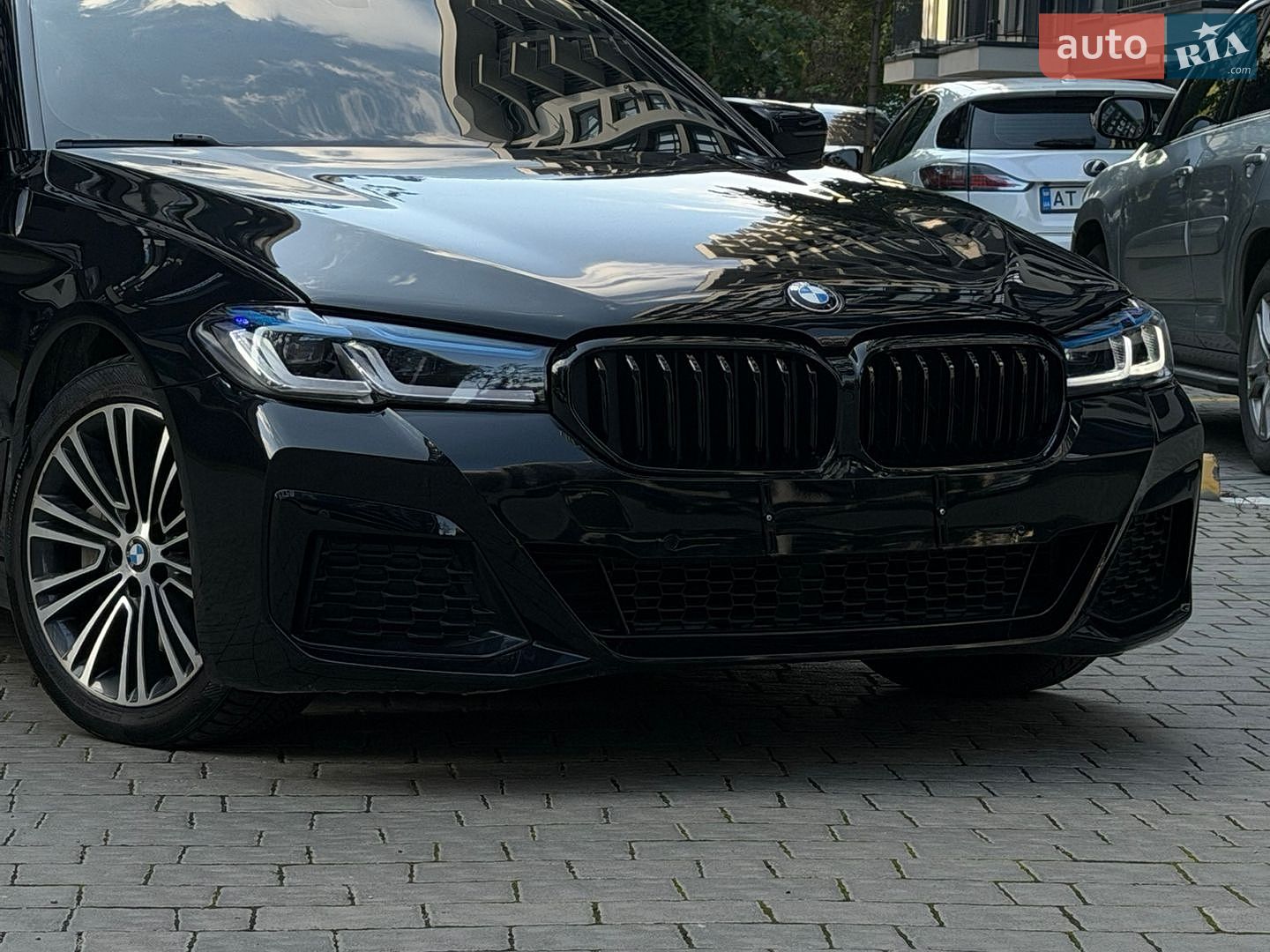 BMW 5 Series 2017 VIN WBAJA7C38HG905392 фото оголошення 32 з 101