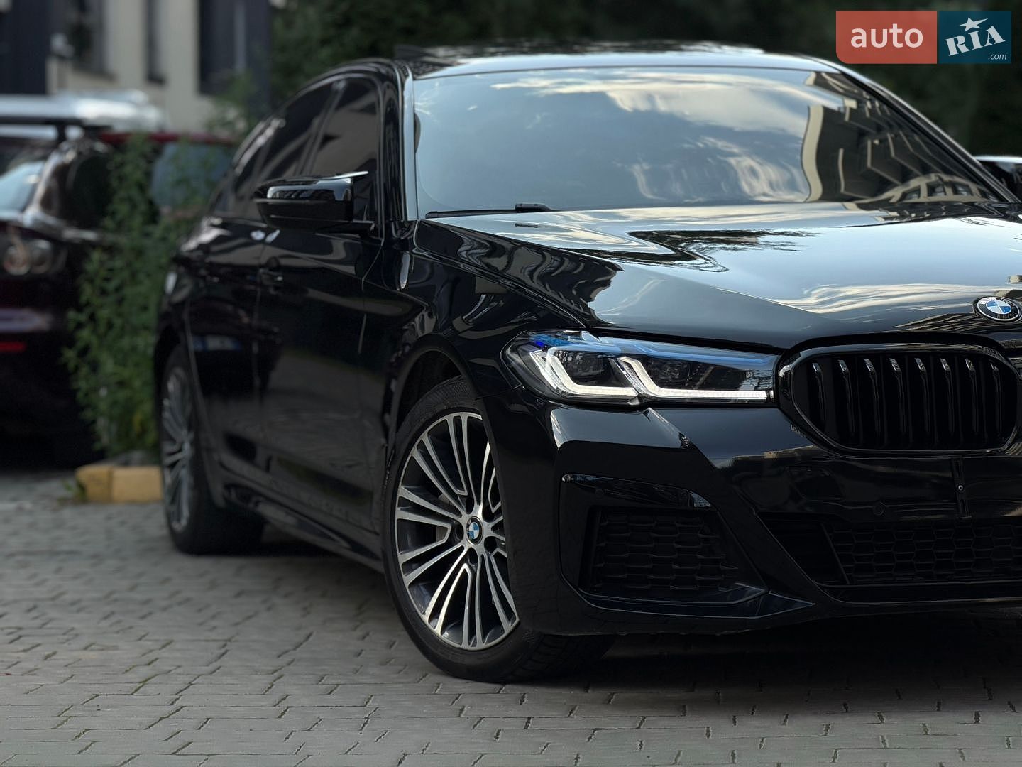 BMW 5 Series 2017 VIN WBAJA7C38HG905392 фото оголошення 34 з 101