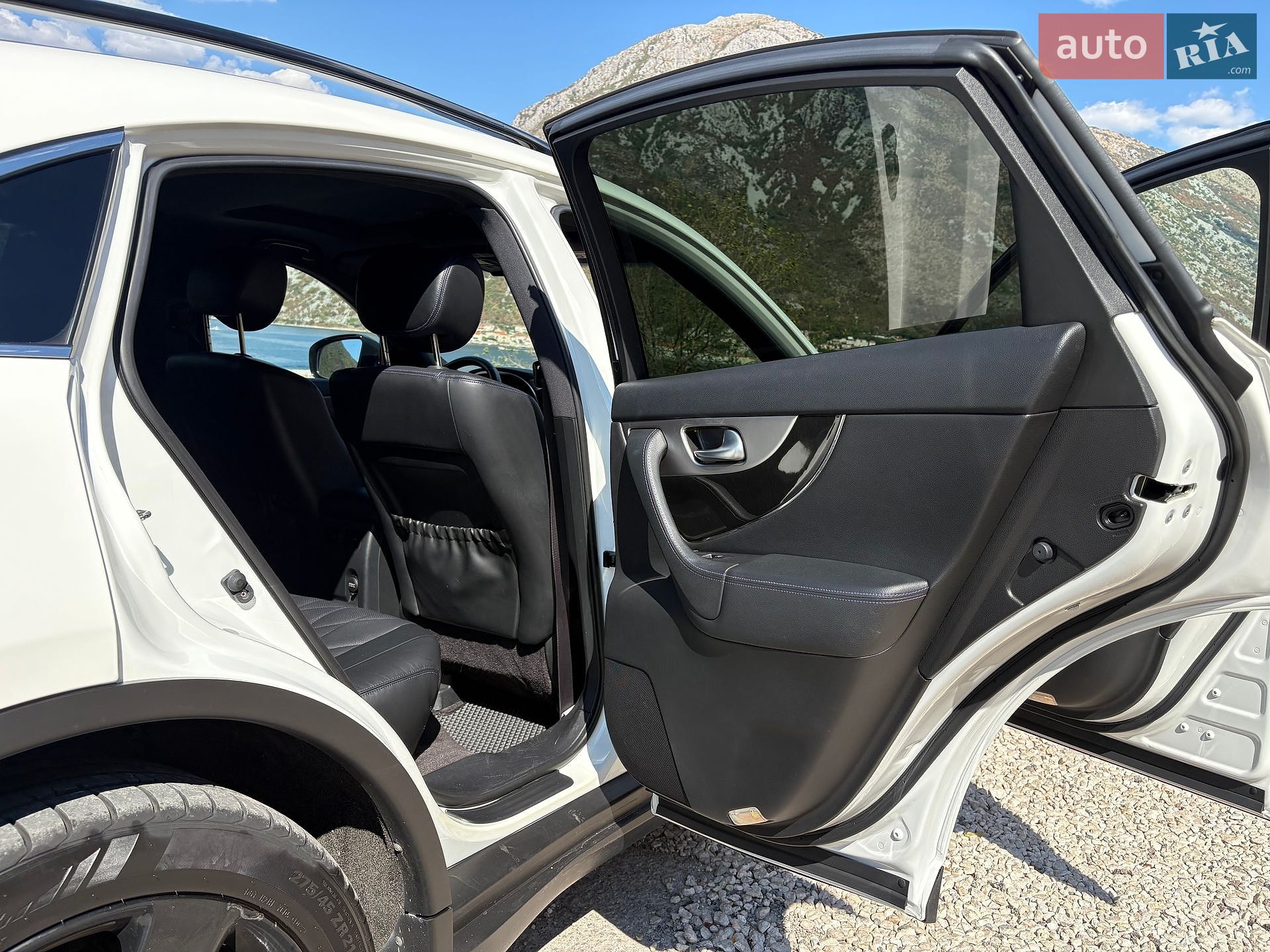 Infiniti QX70 2015 VIN JN1TDNS51U0572089 фото оголошення 15 з 40