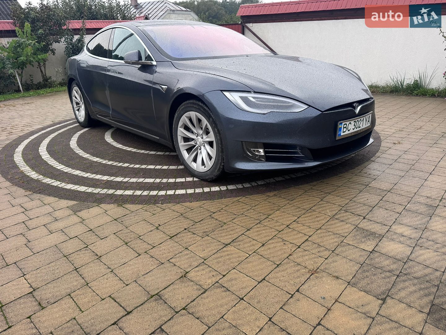 Tesla Model S 2019 VIN 5YJSA7E23KF299528 фото оголошення 2 з 16