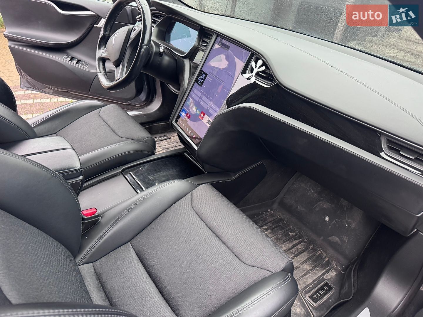 Tesla Model S 2019 VIN 5YJSA7E23KF299528 фото оголошення 6 з 16
