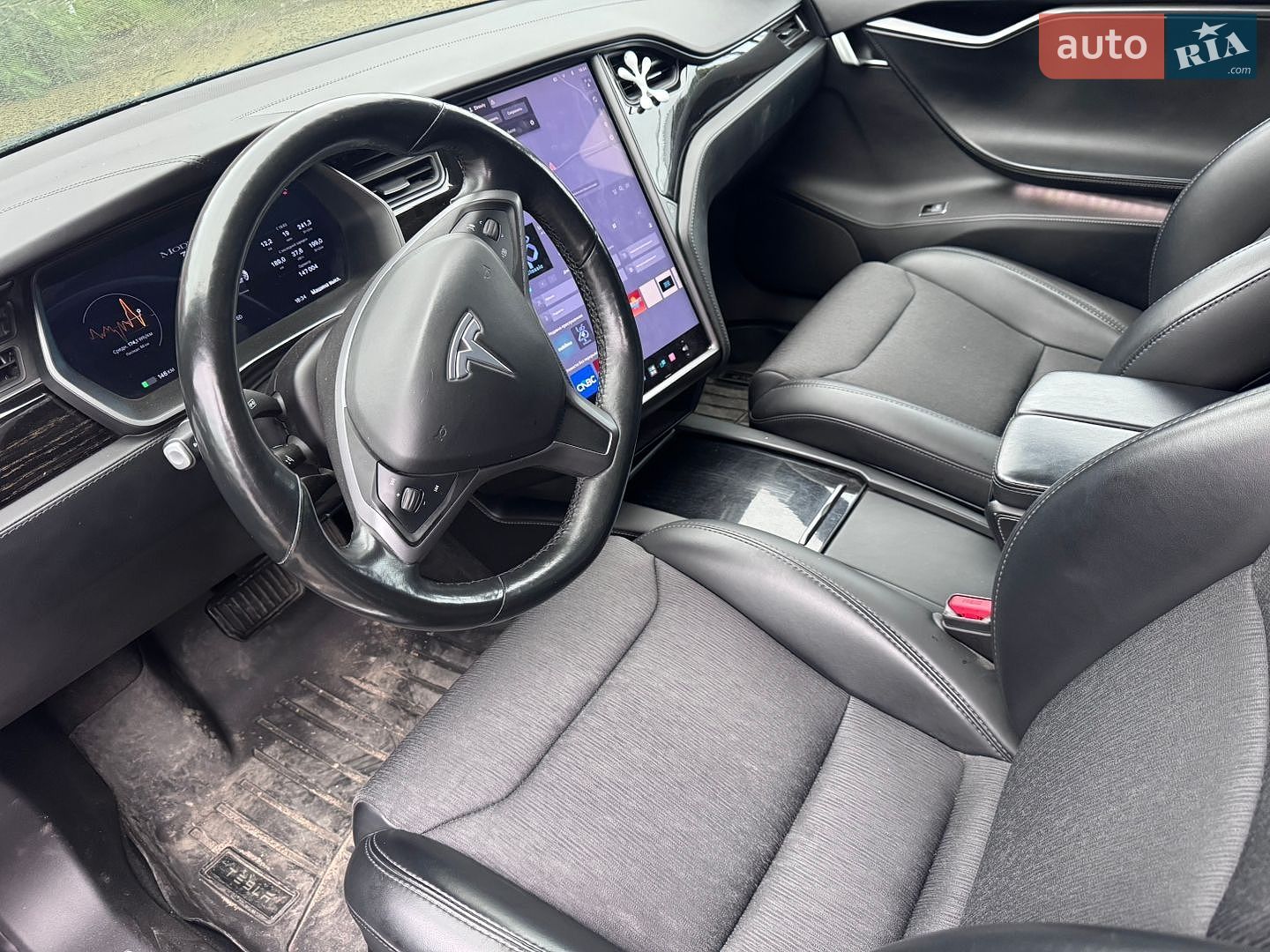 Tesla Model S 2019 VIN 5YJSA7E23KF299528 фото оголошення 7 з 16