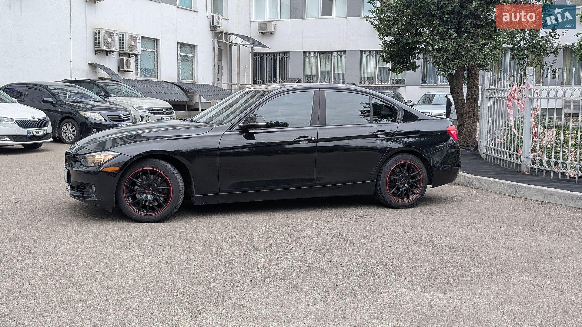BMW 3 Series 2016 VIN WBA8A9C56HK620277 фото оголошення 2 з 18