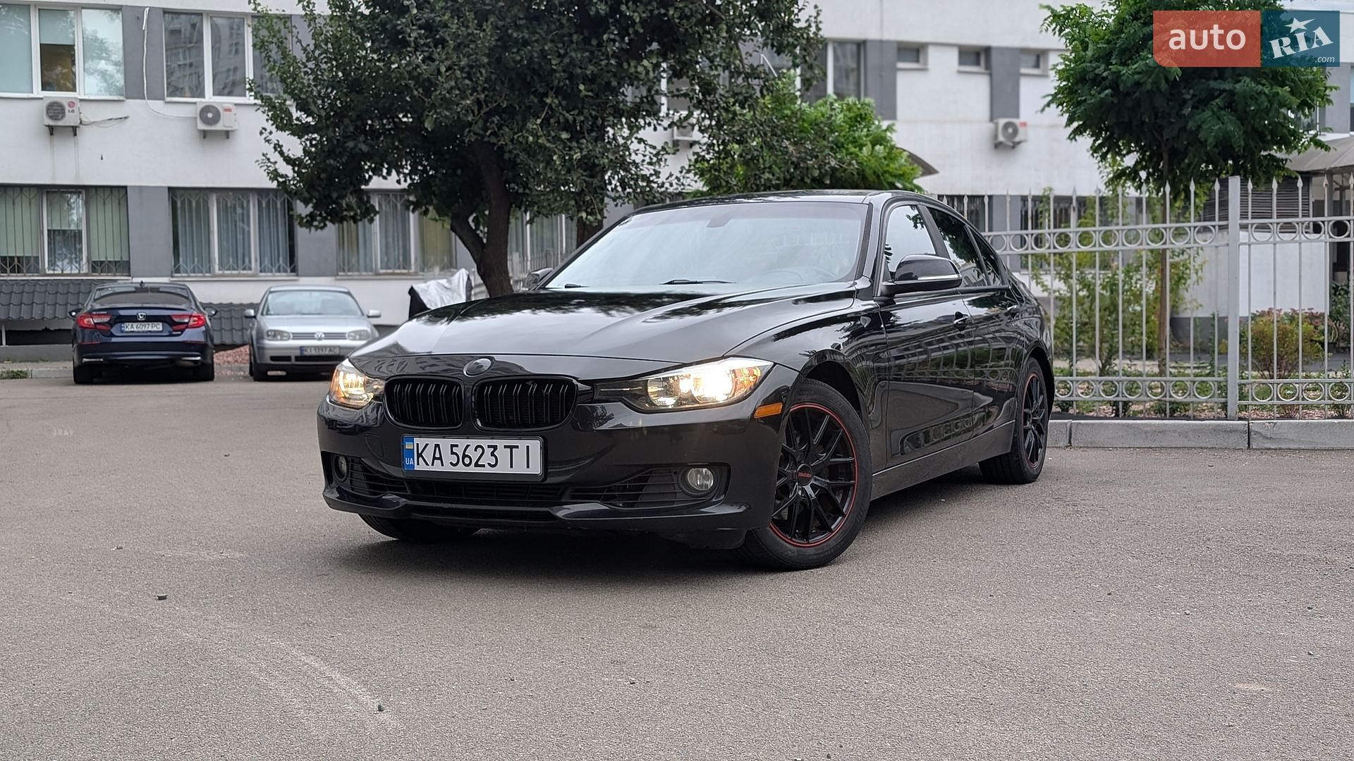 BMW 3 Series 2016 VIN WBA8A9C56HK620277 фото оголошення 4 з 18