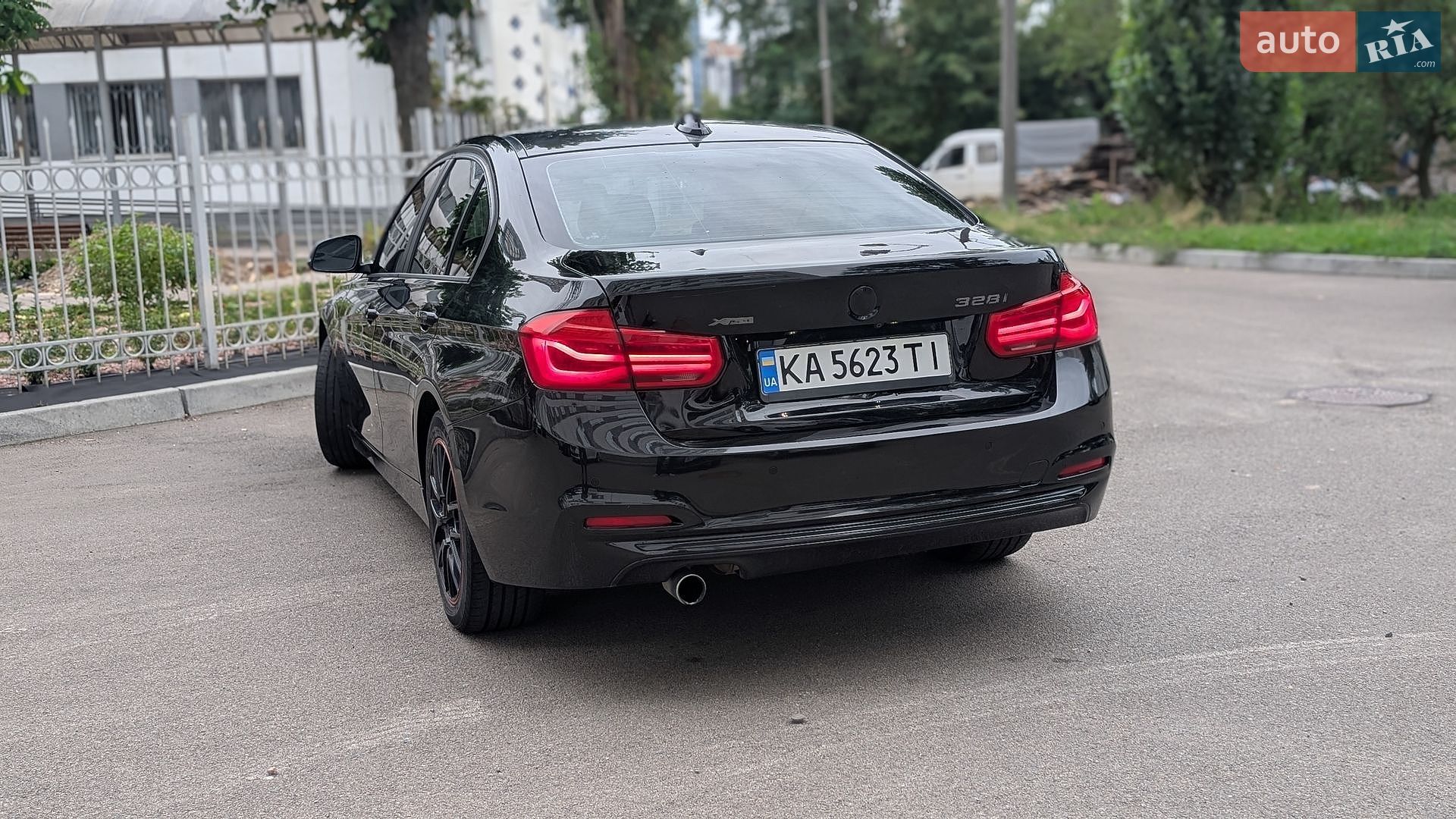 BMW 3 Series 2016 VIN WBA8A9C56HK620277 фото оголошення 9 з 18