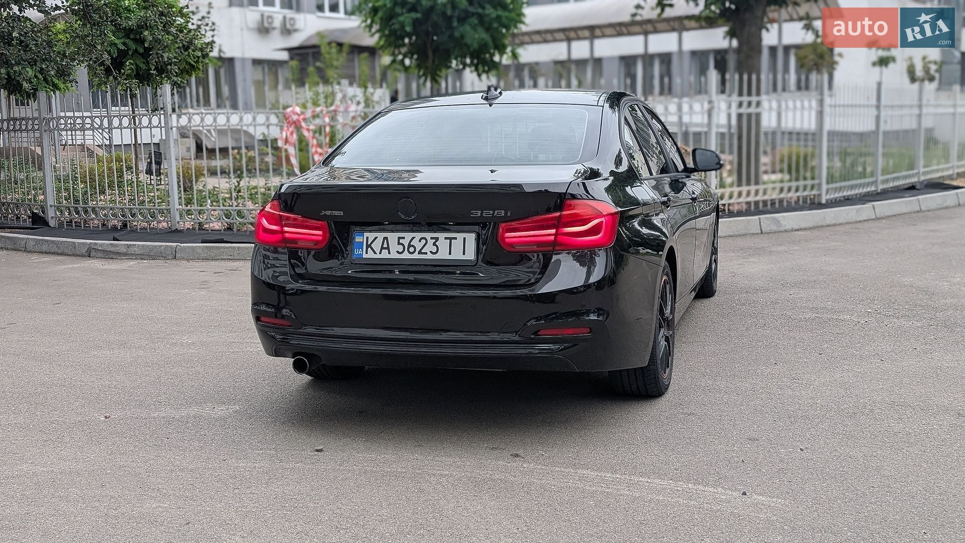 BMW 3 Series 2016 VIN WBA8A9C56HK620277 фото оголошення 11 з 18