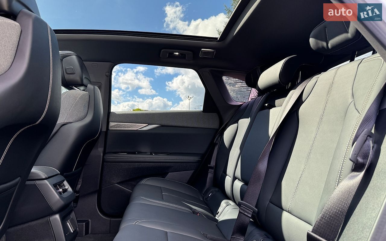 Cadillac Optiq 2025 VIN 3GYK3EMR0SS166188 фото оголошення 37 з 44