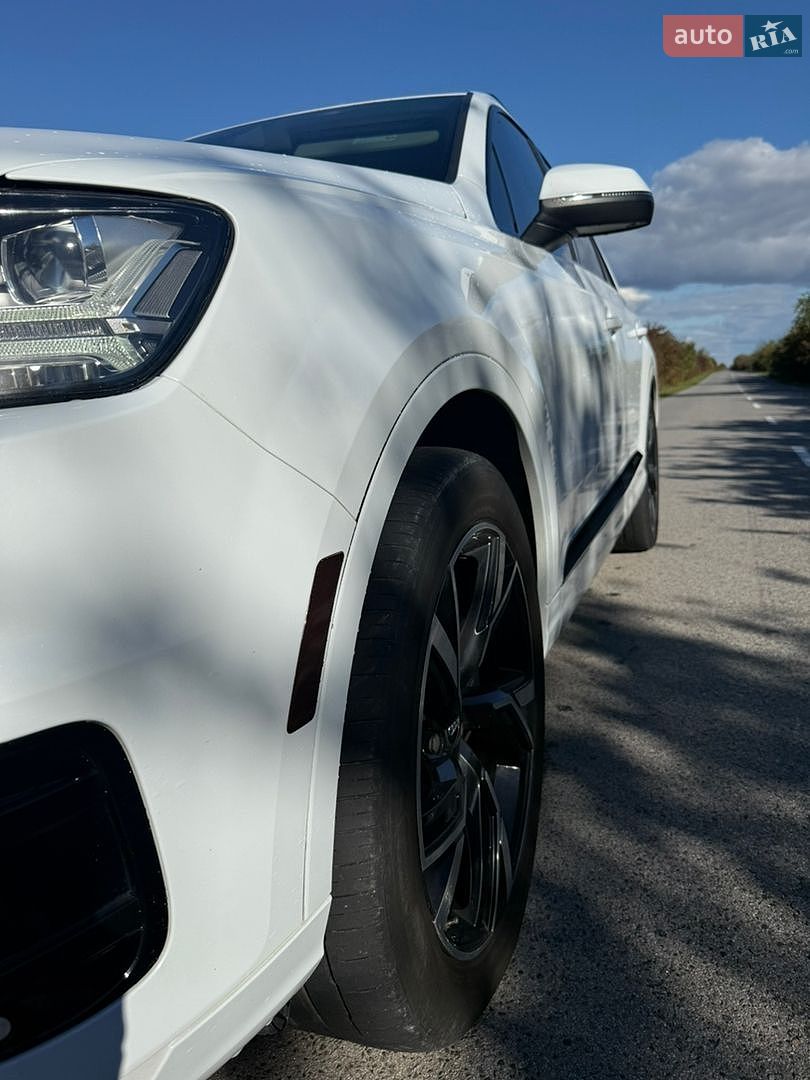 Audi Q7 2016 VIN WA1LAAF71HD020907 фото оголошення 13 з 22
