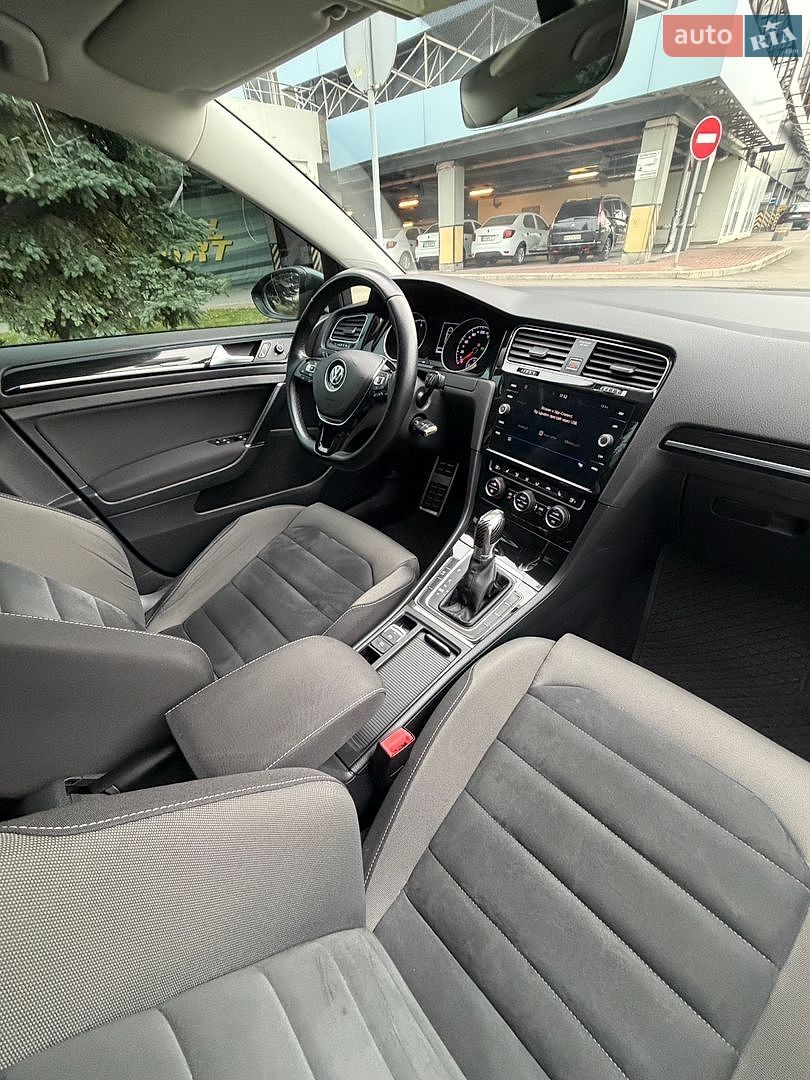 Volkswagen Golf 2017 VIN WVWZZZAUZJP000482 фото оголошення 27 з 59