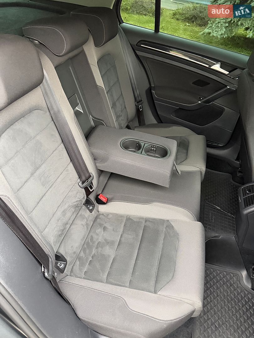 Volkswagen Golf 2017 VIN WVWZZZAUZJP000482 фото оголошення 30 з 59