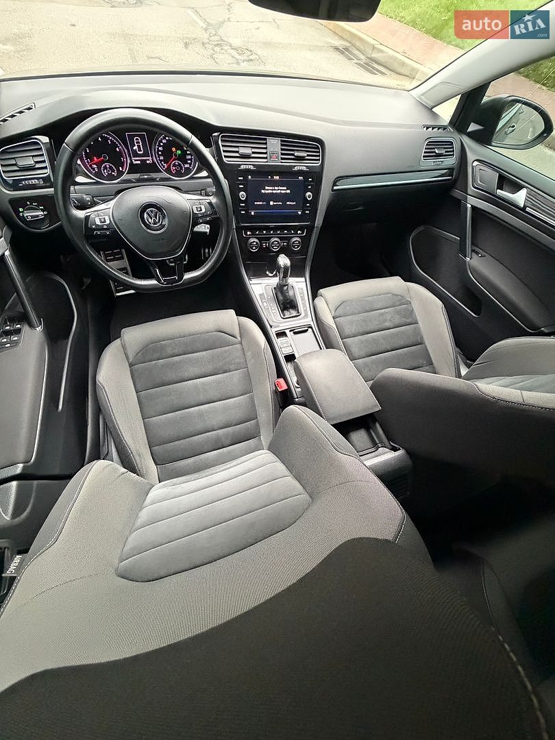 Volkswagen Golf 2017 VIN WVWZZZAUZJP000482 фото оголошення 32 з 59