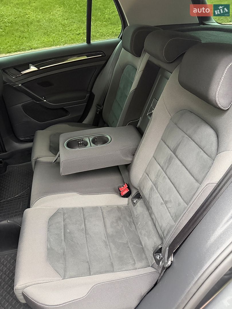 Volkswagen Golf 2017 VIN WVWZZZAUZJP000482 фото оголошення 34 з 59