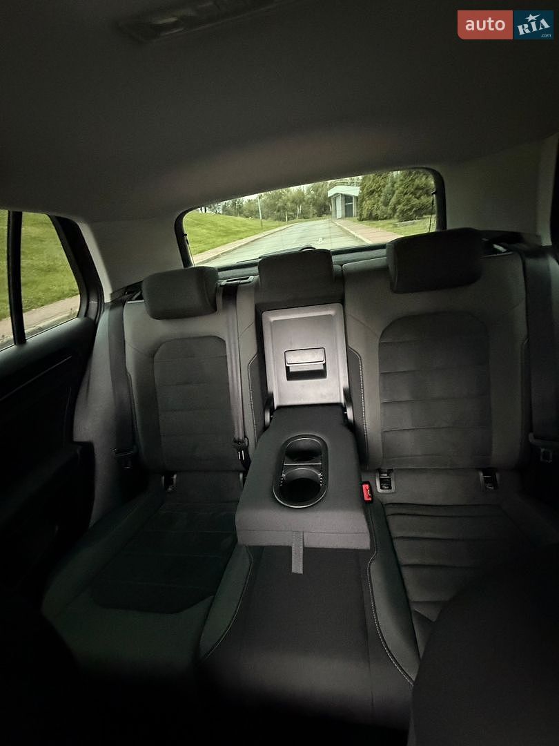 Volkswagen Golf 2017 VIN WVWZZZAUZJP000482 фото оголошення 37 з 59